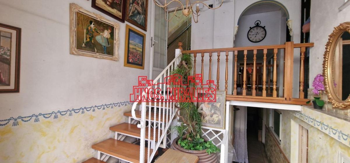 Edificio de 261m2 en venta en Elche / Elx photo 5