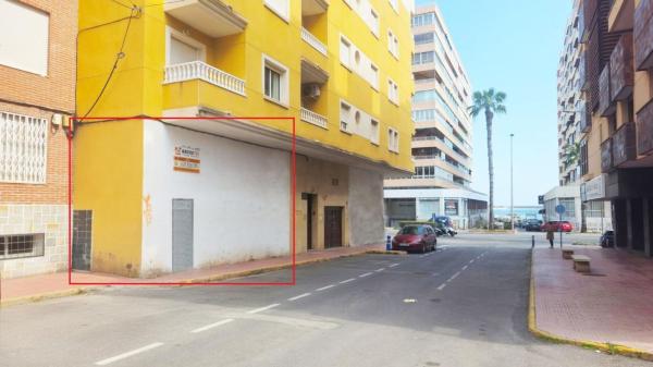 Local en Calle Valencia, El Acequión, Torrevieja photo 1