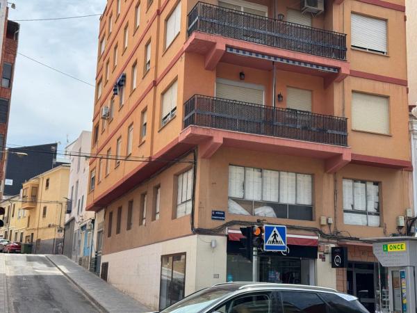Local en Avenida Constitución, Las Cruces, Villena photo