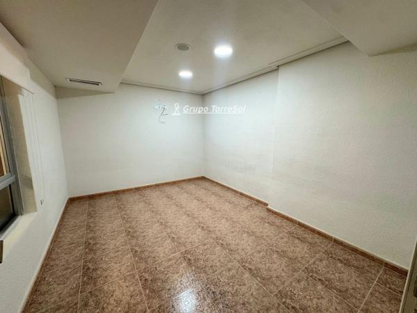 Local en Calle Clara Campoamor, Los Magros-Casablanca, Elche / Elx thumbnail 3
