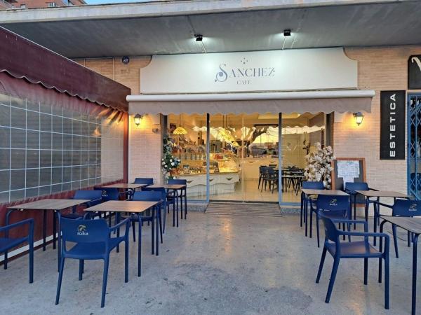 Local o nave en Calle de Ramón Gómez Sempere, El Palmeral-Urbanova-Tabarca, Alicante / Alacant photo 1