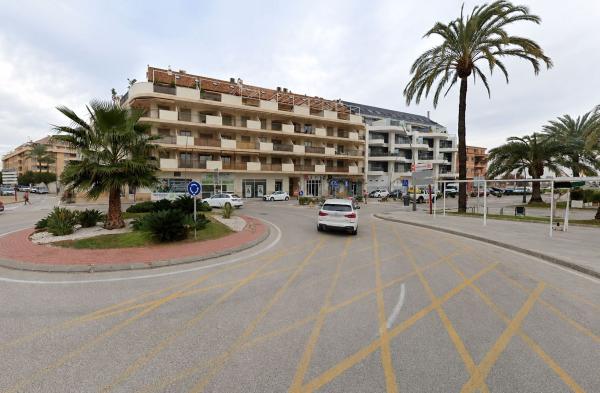 Local en Plaza Benidorm, El Puerto, Denia photo 1