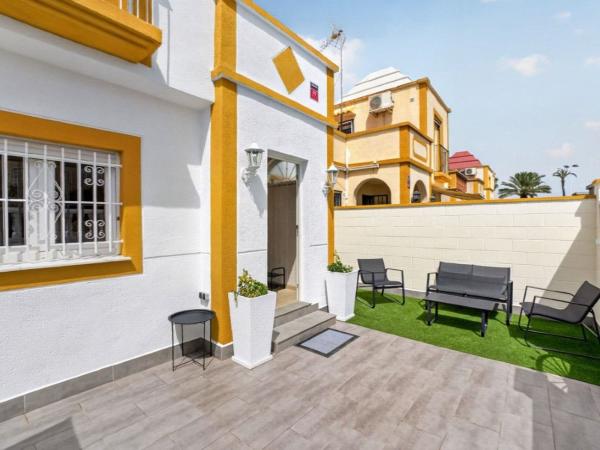 Chalet adosado en Calle Francisco Diez Martinez, 8, La Siesta - El Salado - Torreta, Torrevieja photo 1
