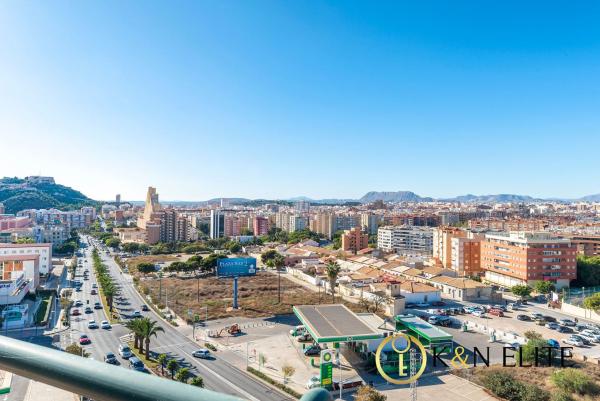 Ático en venta en Parque Avenidas - Vistahermosa , Alicante / Alacant thumbnail 2