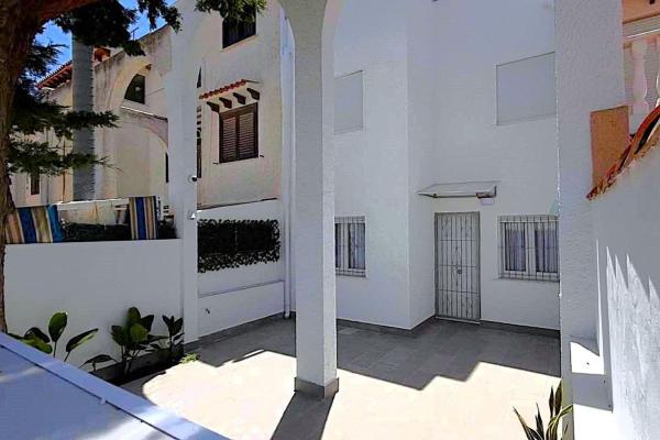 Chalet adosado en Calle Luxemburgo, 4, Nueva Torrevieja, Torrevieja thumbnail 2