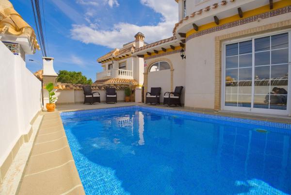 Casa o chalet independiente en Avenida Torreblanca, Torreblanca, Torrevieja photo 1