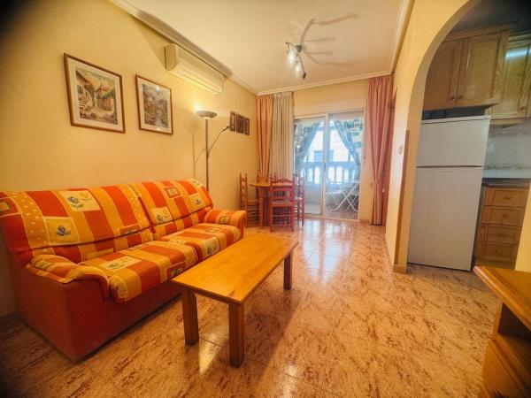 Apartment for sale in Piso en CL Loma La, Avenida Habaneras - Curva de Palangre, Torrevieja, Torrevieja thumbnail 2