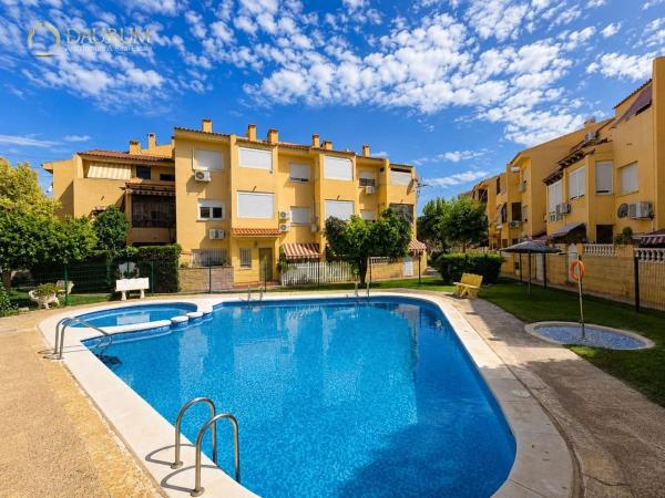 Chalet adosado en Calle la Bonanova, Villamontes-Boqueres, San Vicente del Raspeig photo 1