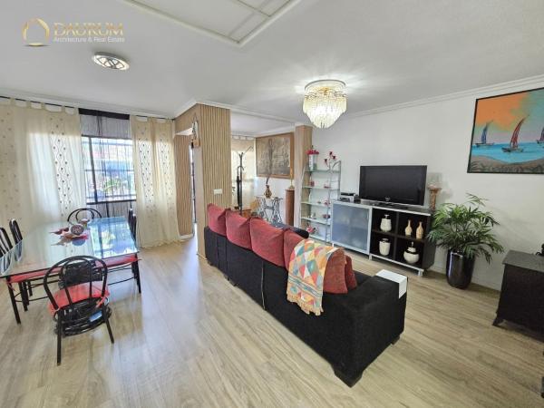 Chalet adosado en Calle la Bonanova, Villamontes-Boqueres, San Vicente del Raspeig thumbnail 2