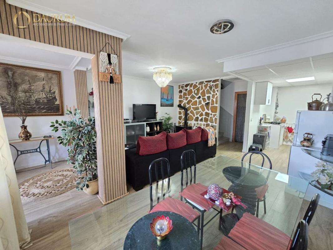 Продажа таунхауса в  Chalet adosado en Calle la Bonanova, Villamontes-Boqueres, San Vicente del Raspeig , Сан-Висенте-дель-Распейг photo 5