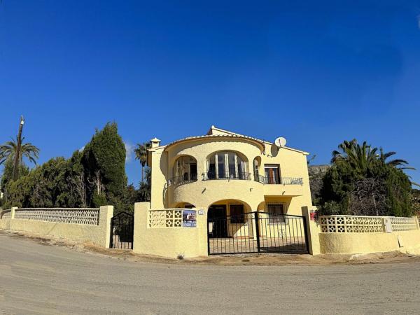 Частный шале на продаже в Casa o chalet en Maryvilla, Calpe, Кальпе photo 1