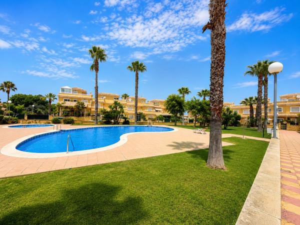 Chalet pareado en Altos Los, 11, Los Balcones - Los Altos del Edén, Torrevieja thumbnail 2