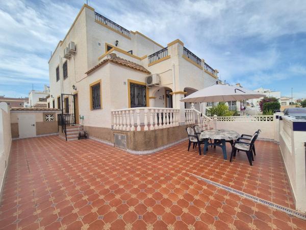 Chalet adosado en venta en Orihuela Costa , Orihuela photo 1