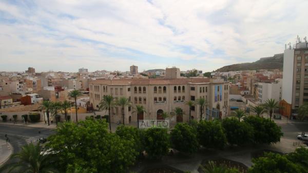 Apartment for sale in Piso en Avenida Alcoi, 3, Mercado, Alicante / Alacant, Alicante thumbnail 3