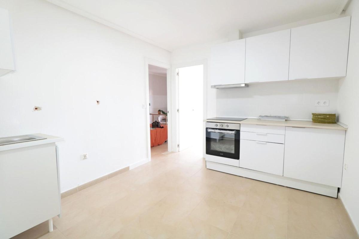 Venta de piso en Piso en Calle Campoamor, Puerto Deportivo, Torrevieja, Torrevieja
photo 4