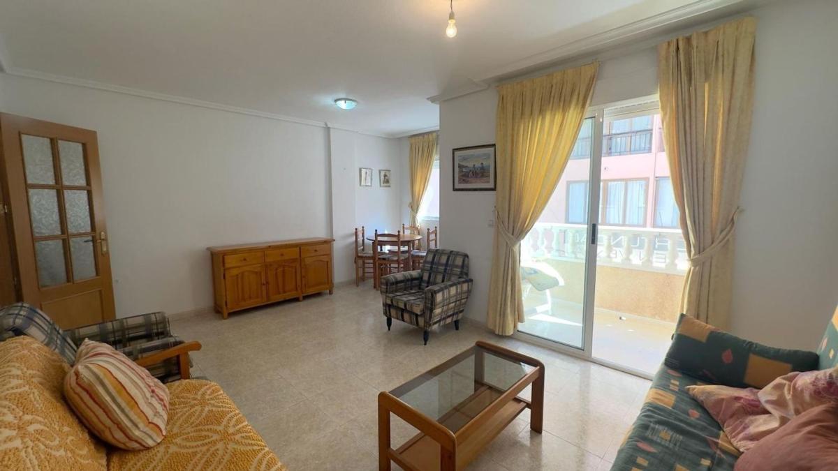 Venta de piso en Piso en Calle Apolo, Antonio Machado, Torrevieja, Torrevieja
photo 2