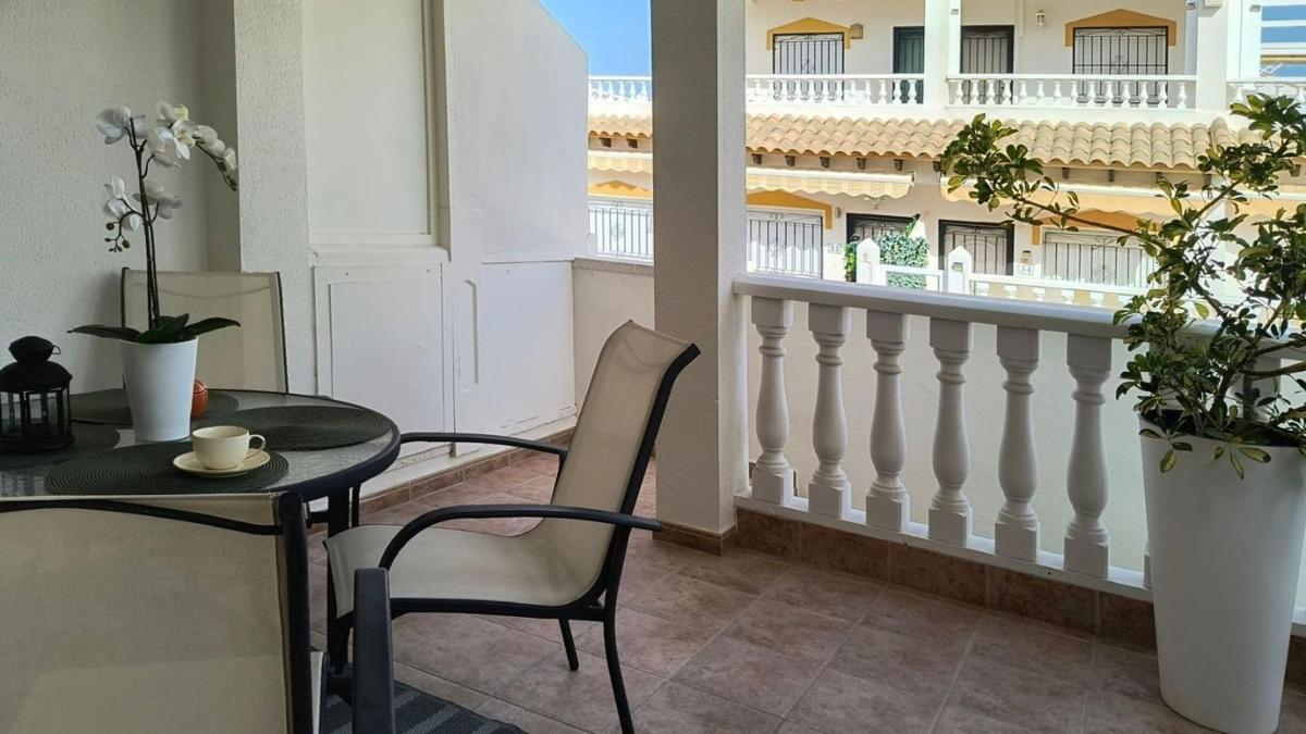 Venta de chalet adosado en  Chalet adosado en Los Balcones y los Altos, Orihuela , Orihuela photo 2