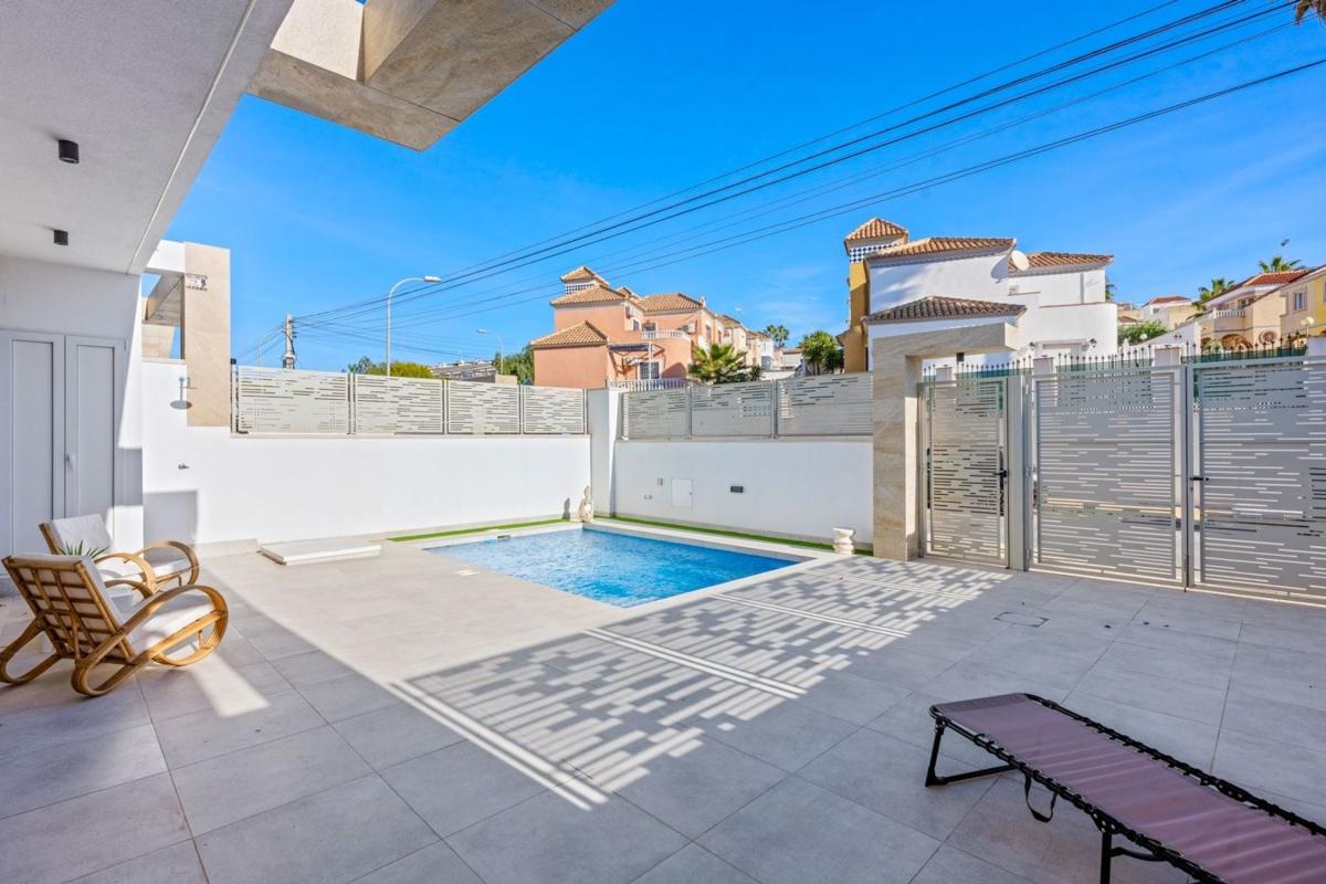 Продажа отдельного шале в Casa o chalet independiente en Calle Sevilla, Blue Lagoon - Galán, San Miguel de Salinas, Сан-Мигель-де-Салинас photo 3