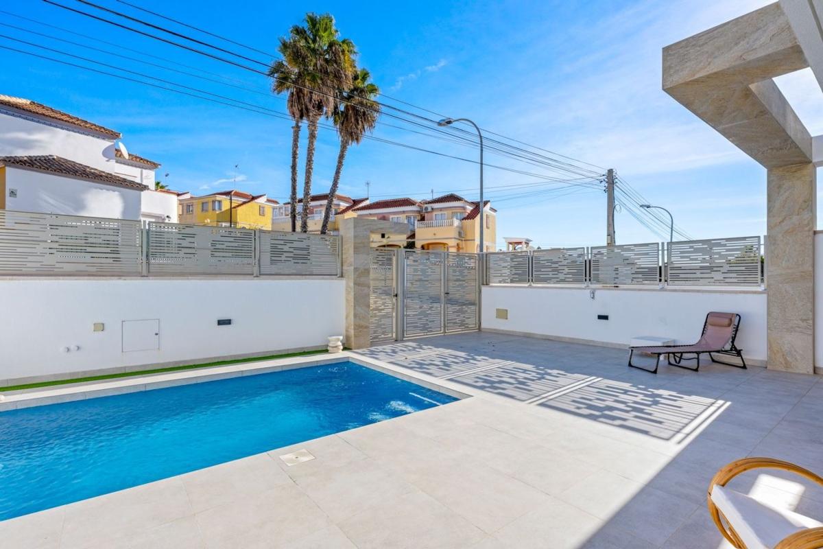 Продажа отдельного шале в Casa o chalet independiente en Calle Sevilla, Blue Lagoon - Galán, San Miguel de Salinas, Сан-Мигель-де-Салинас photo 4
