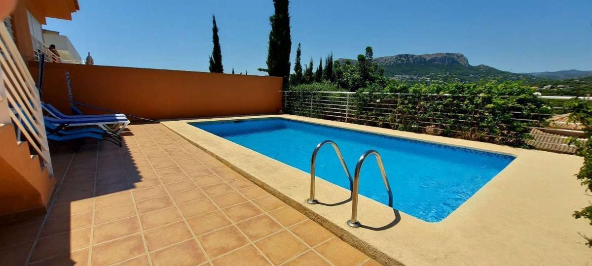 Продажа отдельного шале в  Chalet pareado en Cometa-Carrió, Calpe, Кальпе photo 2