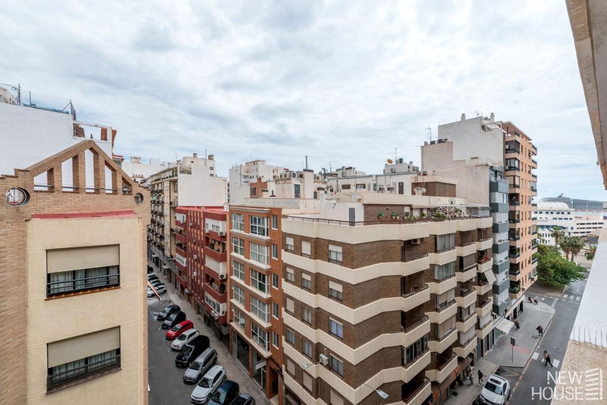Продажа квартиры на Piso en Calle Pintor Aparicio, Ensanche-Diputación, Alicante / Alacant, Аликанте / Алакант
photo 2