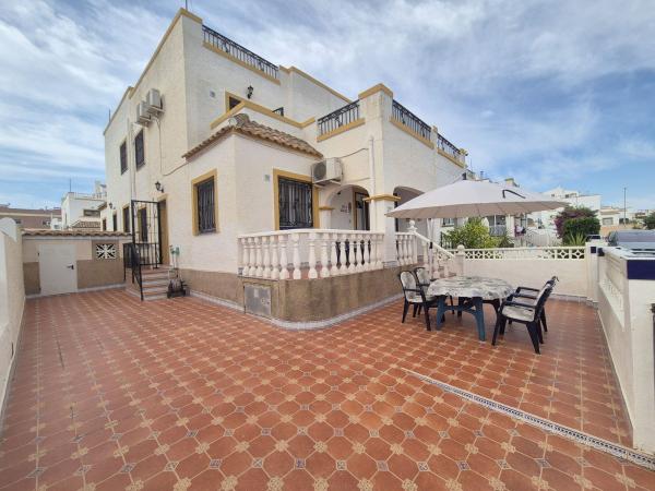 Chalet adosado en Calle Lagunas de Ruidera, Zona Lago - Los Almendros, Orihuela photo 1