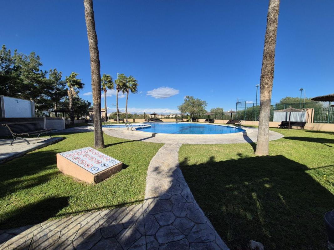 Venta de chalet adosado en  Chalet adosado en Calle Lagunas de Ruidera, Zona Lago - Los Almendros, Orihuela , Orihuela photo 3