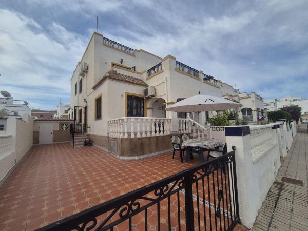 Chalet adosado en Calle Lagunas de Ruidera, Zona Lago - Los Almendros, Orihuela photo 4