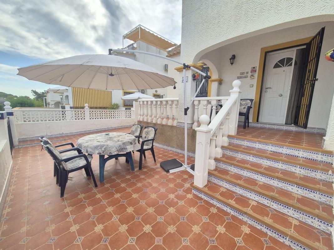 Venta de chalet adosado en  Chalet adosado en Calle Lagunas de Ruidera, Zona Lago - Los Almendros, Orihuela , Orihuela photo 5