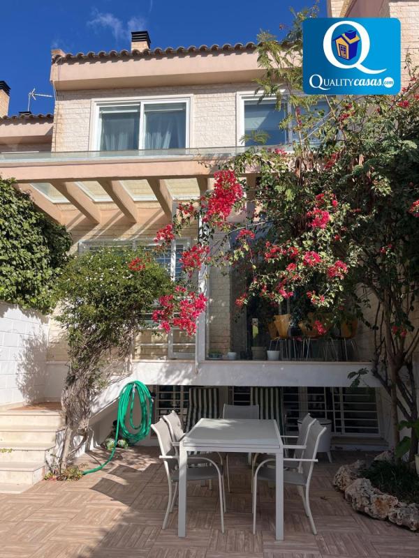 Sale of independent chalet in Casa o chalet en Petrer, Petrer
photo 2