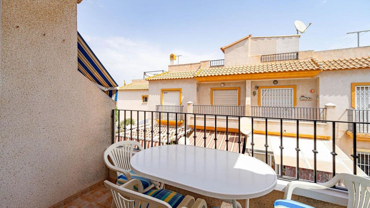 Sale of independent chalet in New Torrevieja - Aguas Nuevas, Torrevieja
photo 3