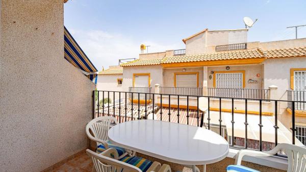 Chalet wolnostojący na sprzedaż w  Nowa Torrevieja - Aguas Nuevas , Torrevieja photo 3