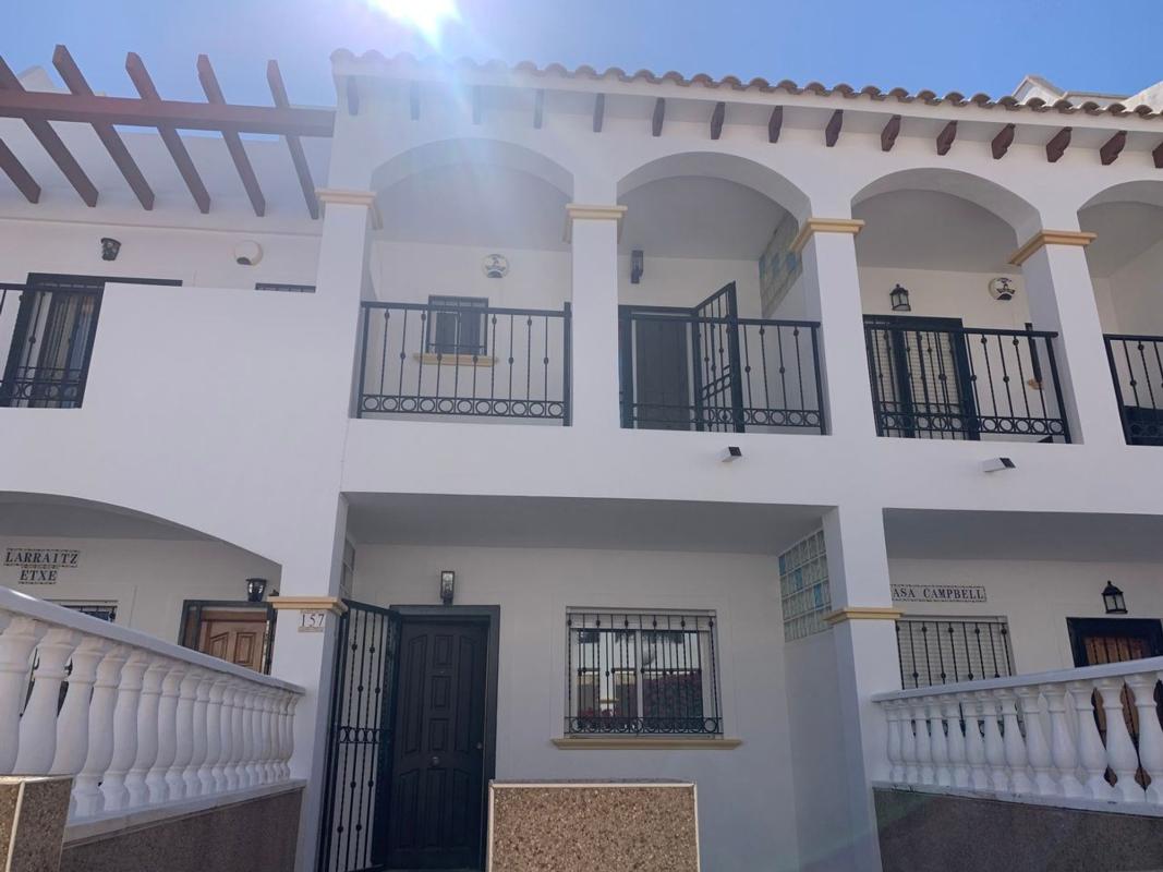 Venta de chalet adosado en Chalet adosado en Villamartín, Orihuela , Orihuela photo 1