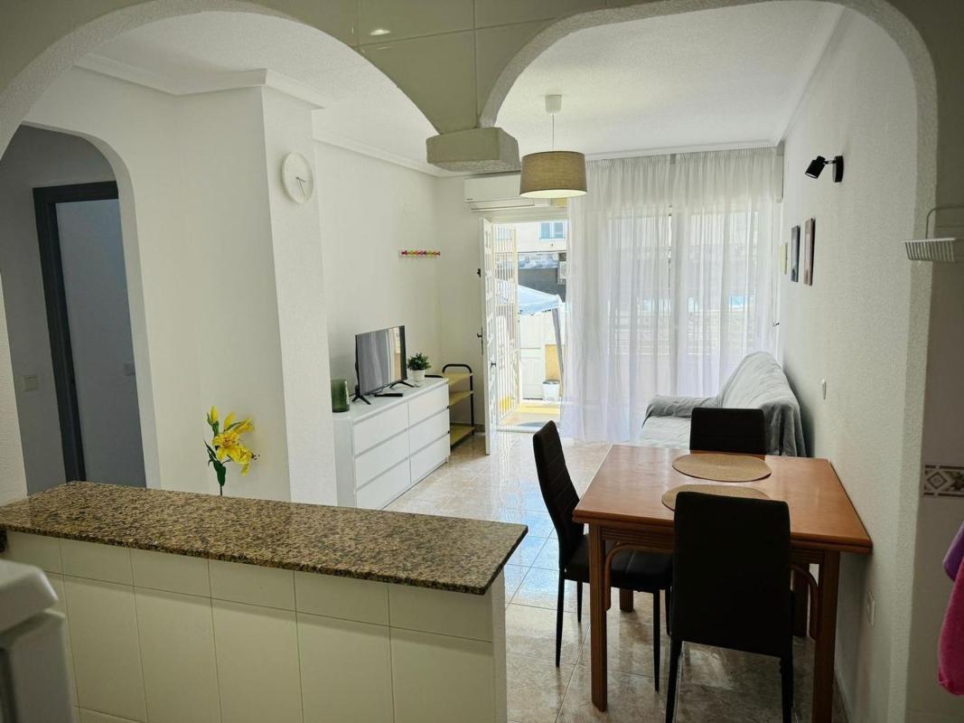 Venta de piso en Piso en Calle Manuel Galián, Avenida Habaneras - Curva de Palangre, Torrevieja, Torrevieja
photo 3
