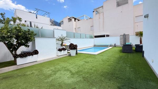 Casa o chalet independiente en Calle Maria San Gil Noain, Parque Acuático - Sector 25, Torrevieja photo 4