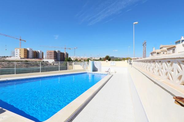 Chalet adosado en Calle Cinta, Playa Flamenca, Orihuela thumbnail 1