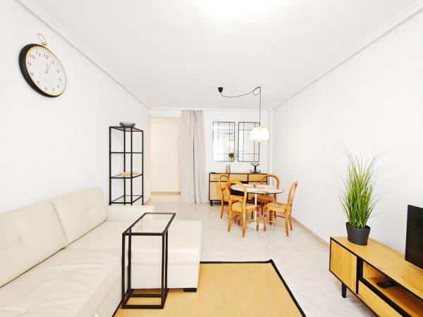 Квартира на продажу на Piso en Calle Vicente Blasco Ibáñez, 112, Las Piscinas Naturales, Torrevieja, Торревьеха thumbnail 2