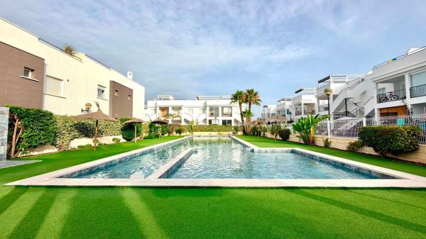Sale of flat in Piso en Parque Acuático - Sector 25, Torrevieja, Torrevieja
 photo 1