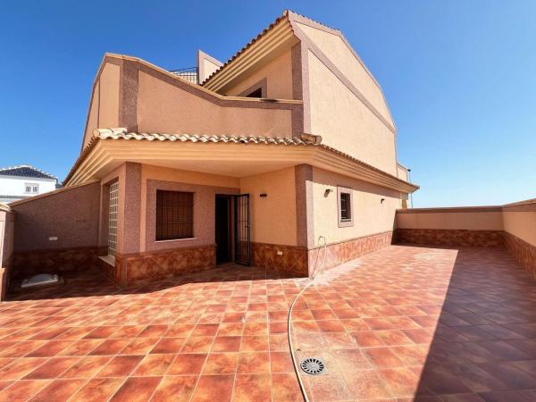 Independent chalet for sale in Casa o chalet independiente en Urbanización los Altos, Los Balcones - Los Altos del Edén, Torrevieja, Torrevieja
photo 1