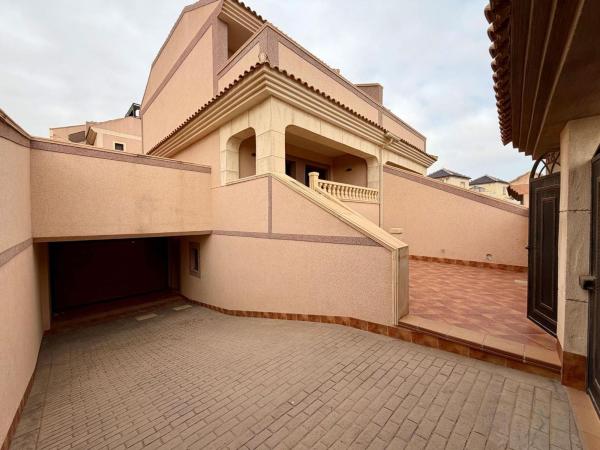 Independent chalet for sale in Casa o chalet independiente en Urbanización los Altos, Los Balcones - Los Altos del Edén, Torrevieja, Torrevieja
thumbnail 3