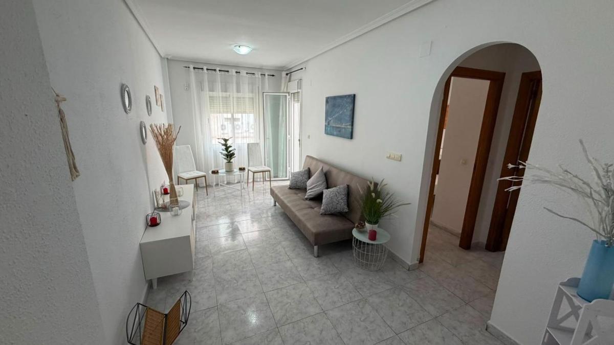 Sale of apartment in Piso en Calle San Pascual, 105, Centro - Muelle Pesquero, Torrevieja, Torrevieja
 photo 2