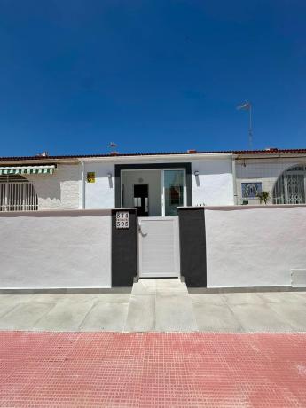Chalet wolnostojący na sprzedaż w  Casa o chalet independiente en Calle Rodrigo, 389, La Siesta - El Salado - Torreta, Torrevieja, Torrevieja photo 4