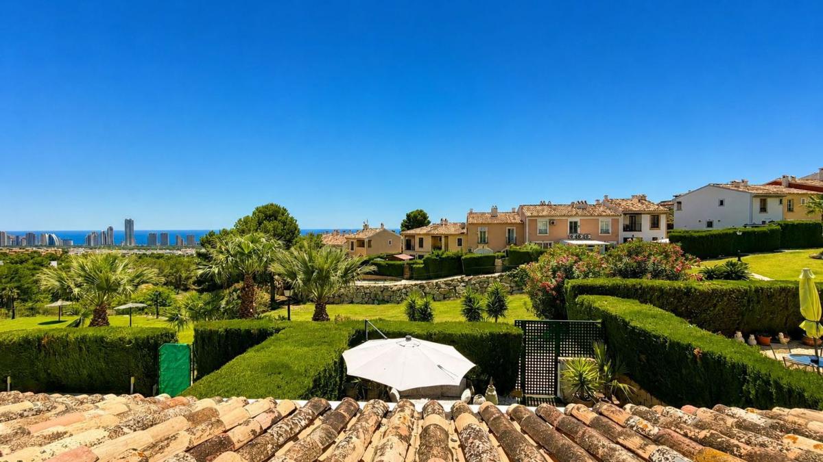 Продажа таунхауса в Chalet adosado en Calle Isla de Tenerife, Golf Bahía, Finestrat , Финестрат photo 3