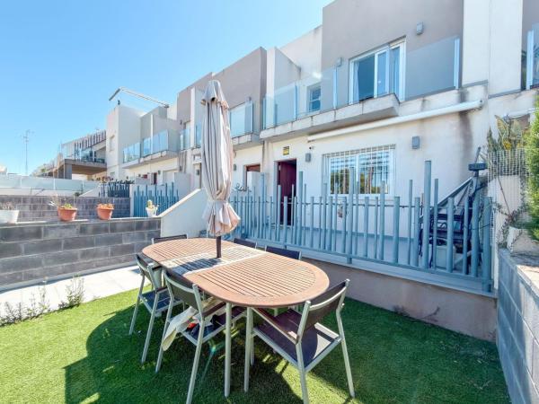 Chalet pareado en Calle Gotzone Mora, Parque Acuático - Sector 25, Torrevieja photo 4