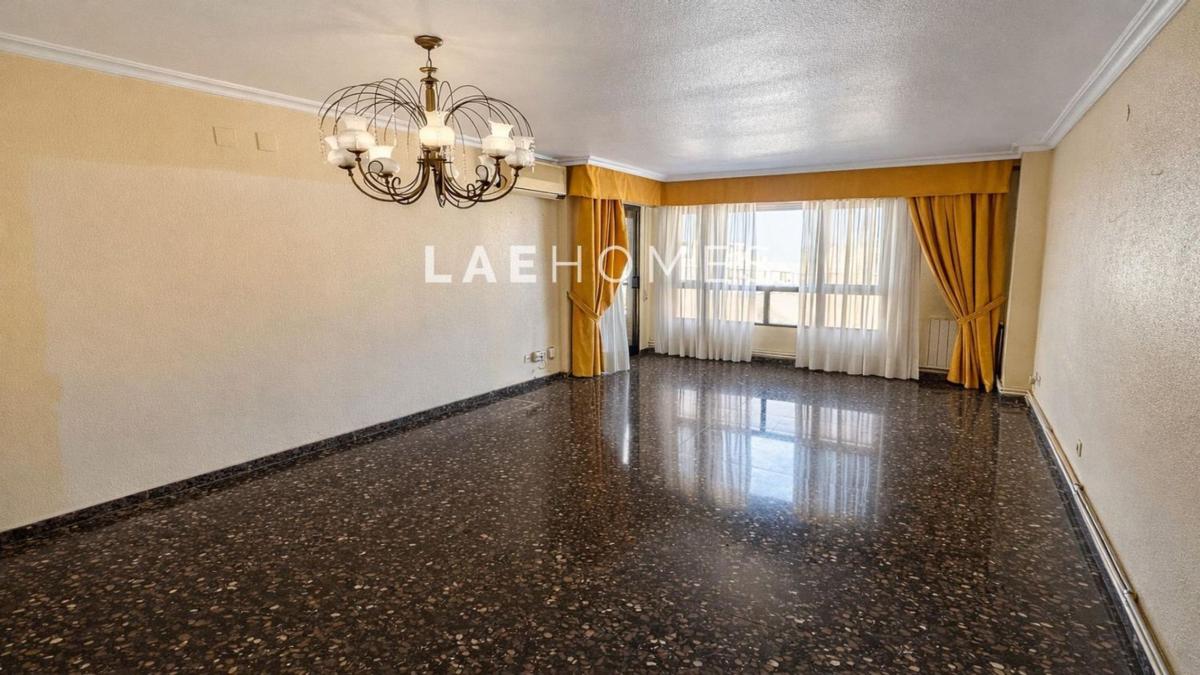 Продажа квартиры на Piso en Avenida de l'Estació, Ensanche-Diputación, Alicante / Alacant, Аликанте / Алакант
 photo 2
