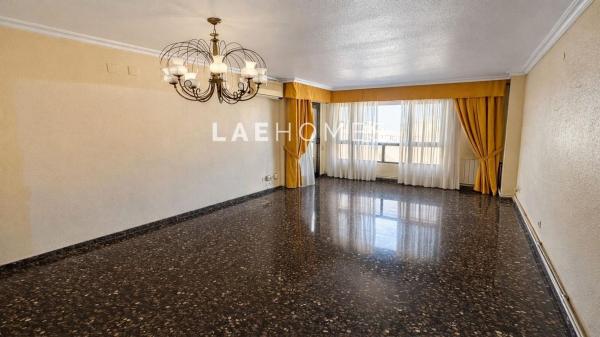 Продажа квартиры на Piso en Avenida de l'Estació, Ensanche-Diputación, Alicante / Alacant, Аликанте / Алакант
thumbnail 2