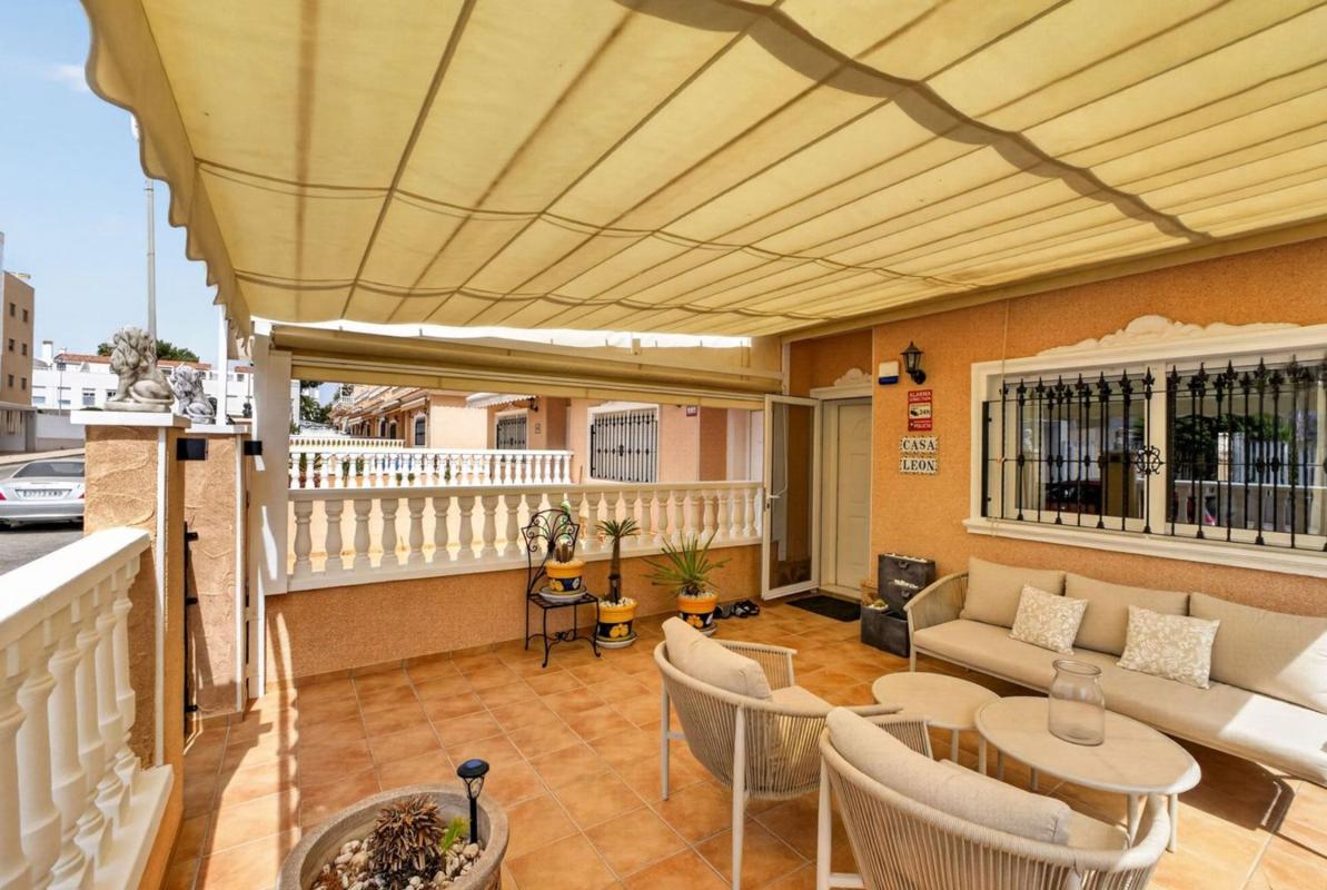 Venta de chalet adosado en Chalet adosado en Calle Comino, Villamartín, Orihuela , Orihuela photo 4