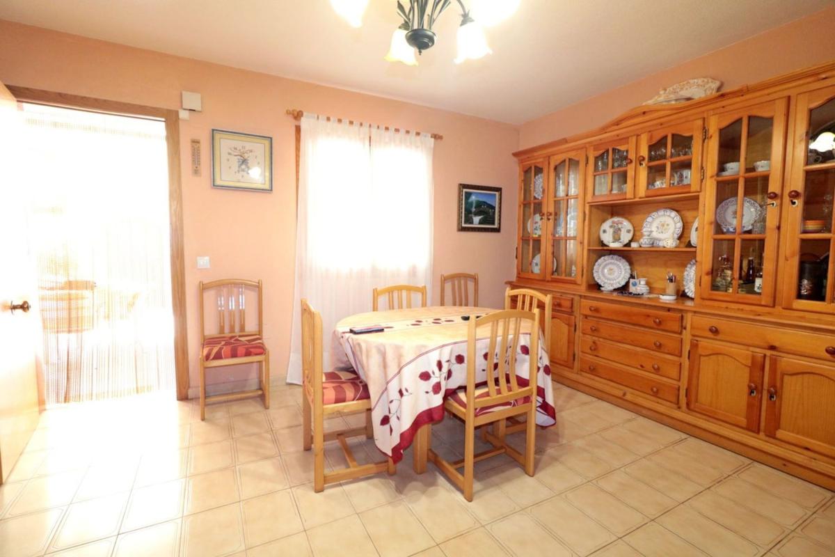 Sprzedaż szeregowego domku w  Chalet adosado en Calle Maestro Quino, Playa de los Náufragos, Torrevieja , Torrevieja photo 5