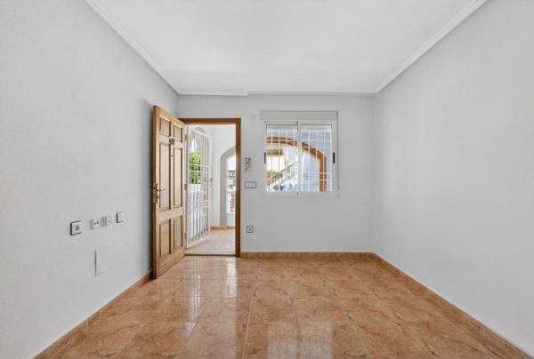 Chalet wolnostojący na sprzedaż w  Casa o chalet independiente en Calle Cesar Rodriguez Mateo, La Siesta - El Salado - Torreta, Torrevieja, Torrevieja photo 4