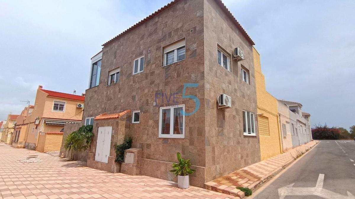 Venta de chalet independiente en Chalet pareado en La Siesta - El Salado - Torreta, Torrevieja, Torrevieja
photo 5